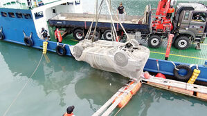 실종 가족 사망 소식에 애도보다 비판이 들끓는 이유