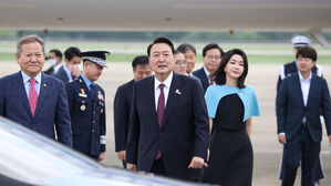 나토정상회의 참석을 마치고 성남공항에 도착한 윤석열 대통령 (사진=연합뉴스)