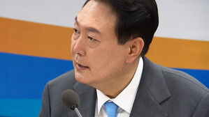 윤 대통령 "고금리 부담 취약층 전가 안 되게 대책 마련"