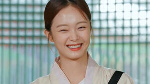 [SBS Star] 'Running Man' Members Think Jeon So Min Is Dating One of the Staff