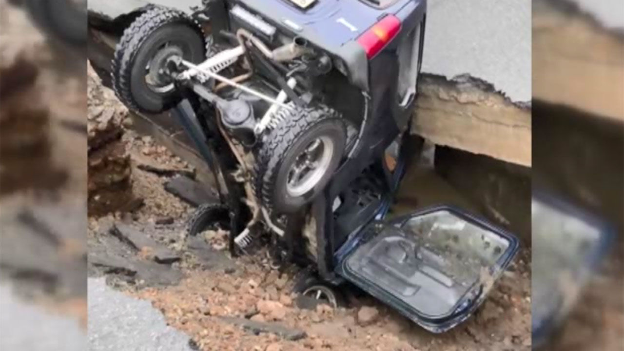 야마가타현 도로 함몰돼 자동차 추락