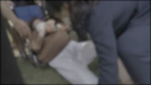 펠로시 기다리던 이용수 할머니, 두 발 붙들려 끌려갔다