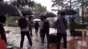 [실시간 e뉴스] "한반도 하늘은 빵빵한 물풍선&hellip;언제든 폭우 가능"