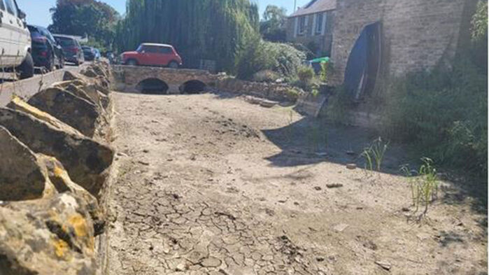 애슈턴 킨스 지역에 바닥이 보이는 템스강 (사진=연합뉴스)