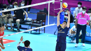 세터 황승빈 적응 끝&hellip;우리카드, 컵대회 개막전 승리