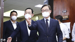 혁신위원회 참석하는 주호영 비상대책위원장과 최재형 혁신위원장