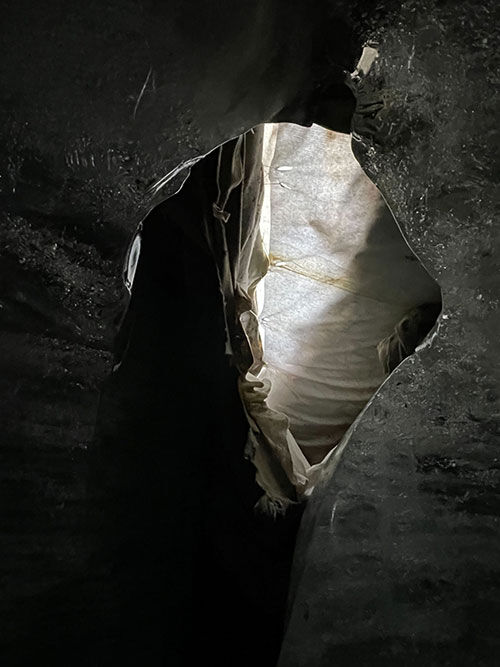 론 빙하의 얼음동굴 구멍 (사진=연합뉴스)