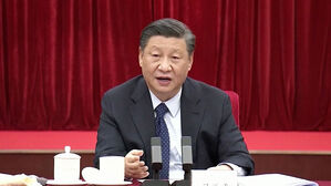 시진핑 "보호주의 맞서 중국 급행열차 탑승하길"&hellip;'반 트럼프' 깃발