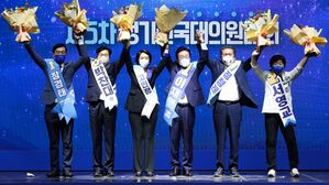 왼쪽부터 장경태, 박찬대, 고민정 최고위원, 이재명 대표, 정청래, 서영교 최고위원 (사진=국회사진기자단, 연합뉴스)