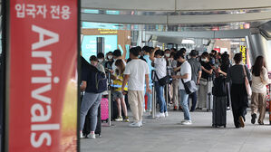 입국 전 코로나19 검사 안 한다&hellip;입국 후 검사는 실시