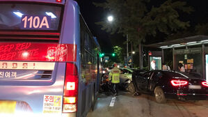 용산구서 음주 차량이 행인 &middot; 택시 들이받아&hellip;8명 부상