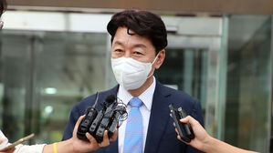 '선거 브로커 연루 의혹' 우범기 전주시장 경찰 조사…"전혀 사실 아니다"