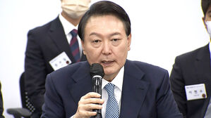 [단독] 윤 대통령, 순방 전 검찰총장 후보자 등 임명 방침