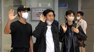 '오징어게임' 주역들 금의환향&hellip;"더 멋진 시즌2 다짐"