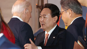 윤석열 대통령, 바이든 대통령과 대화