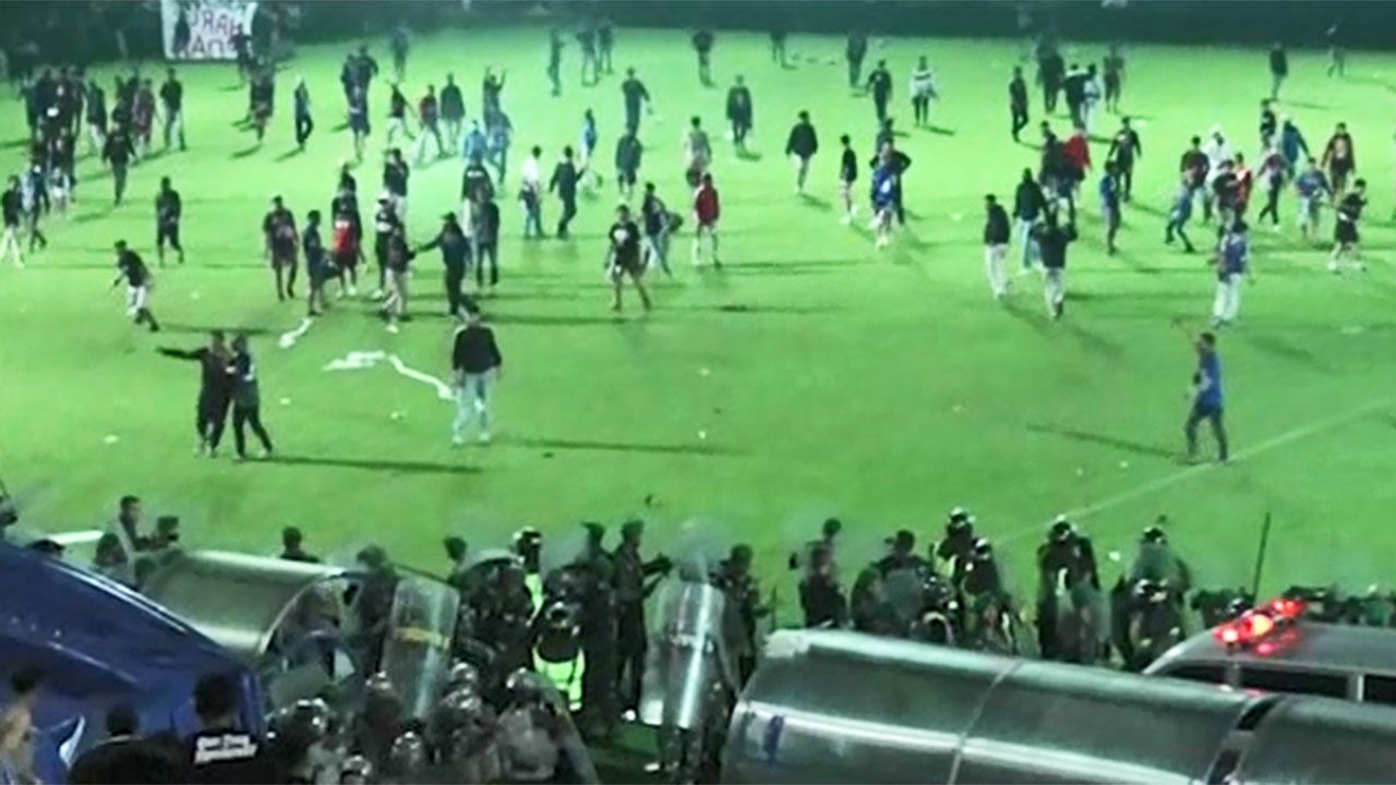 I was crushed by tear gas at the exit... Tragedy of mad soccer fans