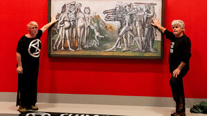 기후대응 촉구한다며 피카소 명화에 접착제로 손 붙여