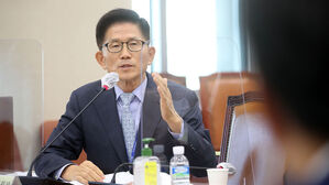 김문수 "문재인 전 대통령, 확실하게 김일성주의자"&hellip;환노위 또 중단