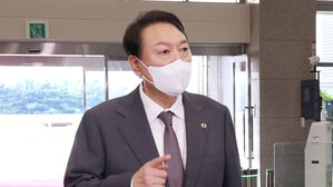 질의응답하는 윤석열 대통령
