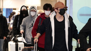 OMEGA X Safely Arrives Back in Korea; Fans Tearfully Gather at the Airport