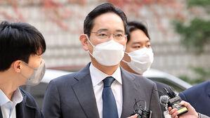 공판 출석하는 이재용 부회장