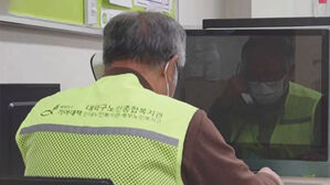 '평균 연령 73세' 국내 최고령 상담원들…수화기를 잡게 된 특별한 이유