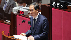 예결위 전체회의서 인사말 하는 한덕수 국무총리