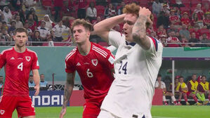 [영상] 좌-우 연속된 크로스 공격&hellip;초반부터 밀어 붙이는 미국 (미국vs웨일스)