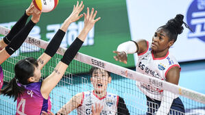 부진했던 GS칼텍스, 흥국생명 꺾고 분위기 반전&hellip;모마 32득점