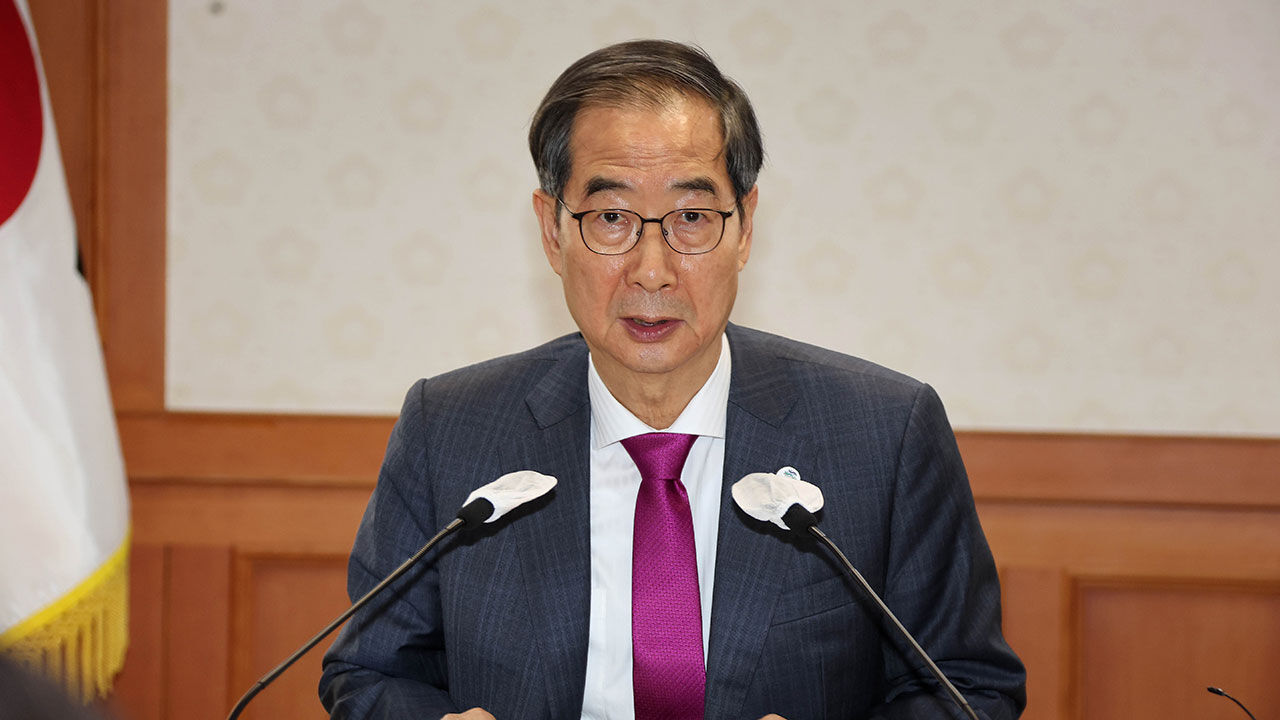 한 총리, 고양저유소 방문…화물연대 대응 상황 점검