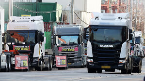 달리던 트럭이 도로 깨져 넘어졌다면?&hellip;법원 "지자체가 배상"