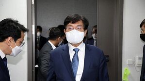 기자회견장 도착한 노영민 전 대통령비서실장