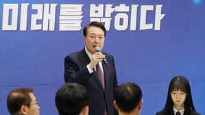 윤 대통령, 기능올림픽 선수단 만나 "숙련기술자 정당한 보상체계 확립"