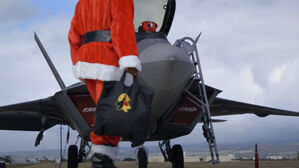 [취재파일] F-22로 선물 배달, 산타 위치 추적까지&hellip;미군이 크리스마스를 즐기는 방법