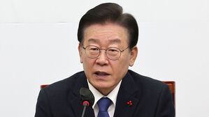 최고위원회의에서 발언하는 이재명 대표