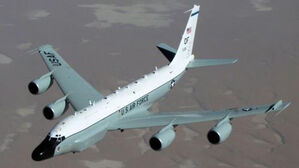 中 전투기, 남중국해서 美 정찰기 6m 앞 근접해 위험 비행