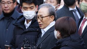 이명박 전 대통령 자택 도착