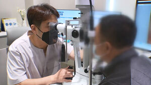 한국인이 가장 많이 받는 수술은 '백내장'&hellip;지난해 63만 8천 건