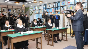 '칠곡할매글꼴' 할머니들과 이철우 경북도지사의 '마지막 수업'