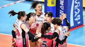 KGC인삼공사, 2위 흥국생명 잡고 4위로&hellip;정호영 21점 펄펄