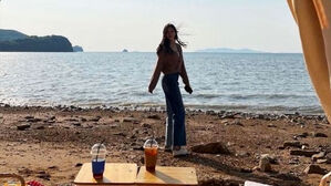 [뉴스딱] "보통 멘탈 아니네"…조민, 바닷가 사진 논란