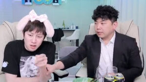 [SBS Star] HeeChul Under Fire for Continuously Swearing After Having Drinks During a Live Broadcast