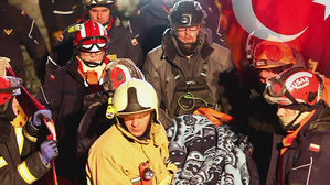 "100년간 최악 사건"에도…136시간 버틴 기적의 소녀