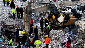 잔해 속 200시간 버틴 지진 생존자 구조…곳곳 수색 종료