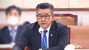 [단독] 인허가&middot;인증 감사에도&hellip;"부인 주식 못 판다"