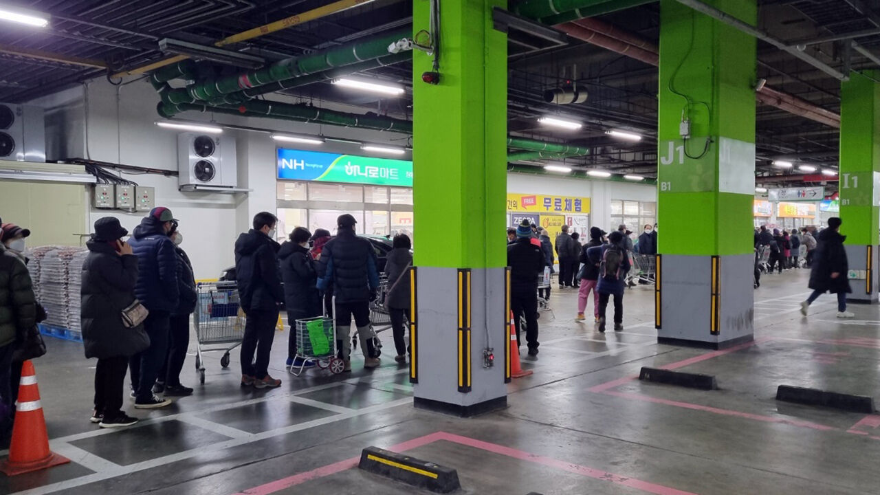 "한우가 반값이라니"…하나로마트에 '오픈런' 진풍경