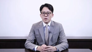 SM 이성수 대표이사 제2차 유튜브 영상 (사진=유튜브 캡처, 연합뉴스)