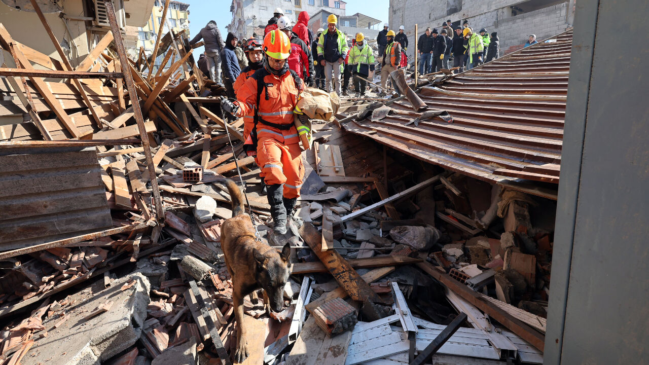 구호 활동 중인 한국 긴급 구호대 