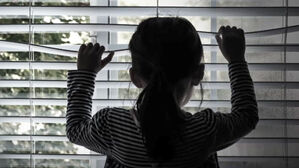 아기 방치하고 마구 흔들어도…가해자 구속영장 절반은 '기각'