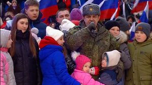 [영상] '애국 콘서트'에 동원된 아이들&hellip;러시아군에 엄마 잃은 우크라 전쟁 고아였다?